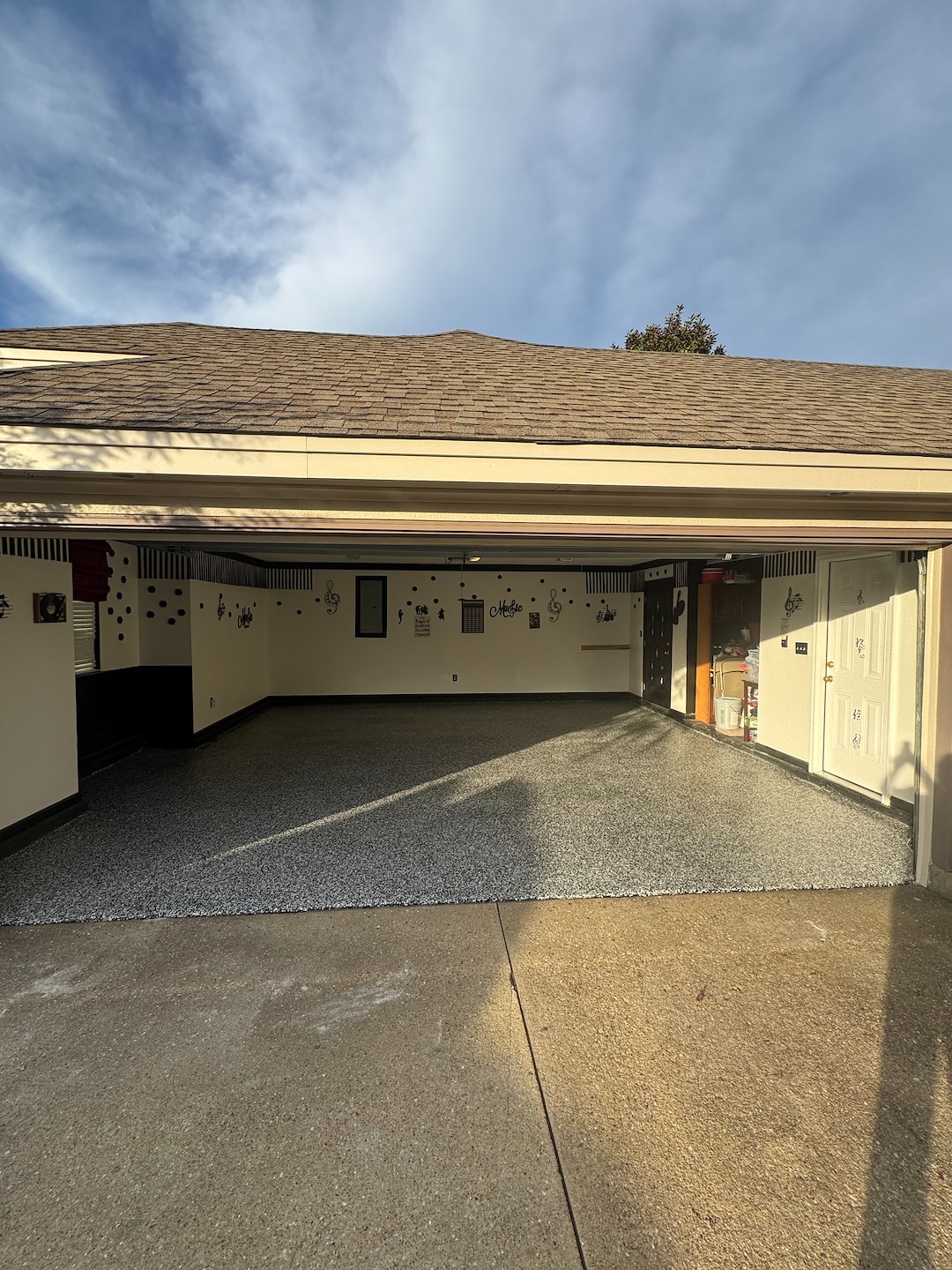 Wonderful white and black epoxy flake installation done in Deer Creek subdivision of Montgomery, AL